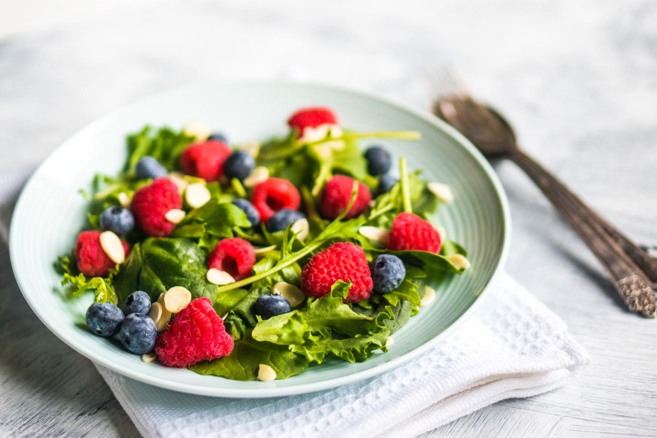 Green salad with berries