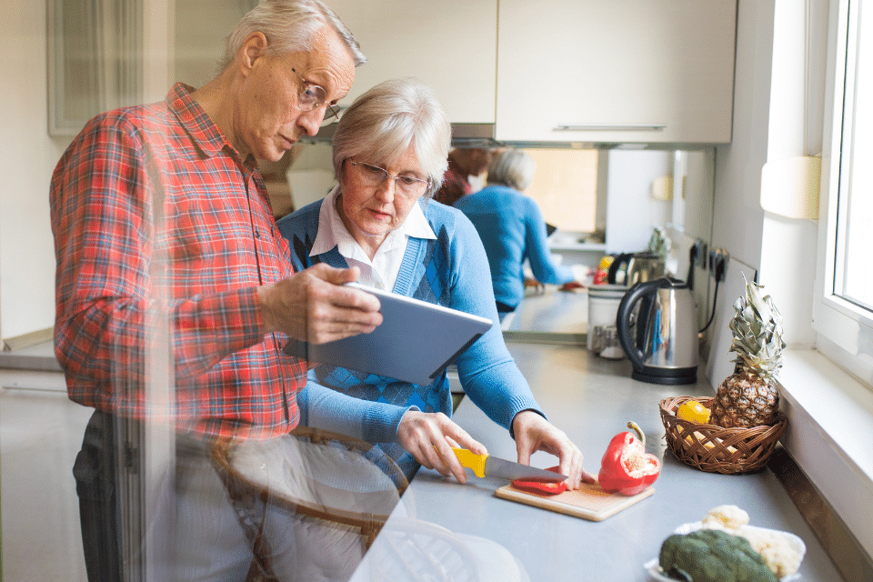 Healthy Kidney Habits: Senior couple following a recipe
